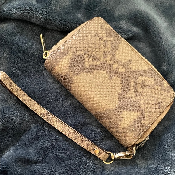 Michael Kors Snake Print Wristlet *AS IS see pics lil marks at zipper edge - Picture 7 of 8